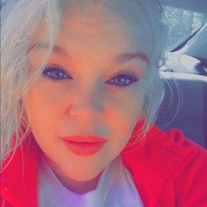 Meet your Posher, Elena